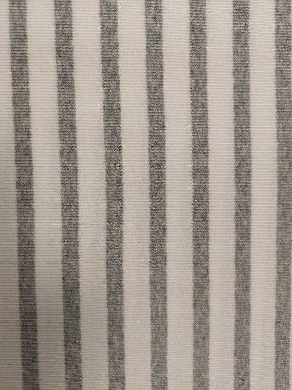 Baumwoll-Jersey mit leichter Rippenstruktur weiß-grau gestreift