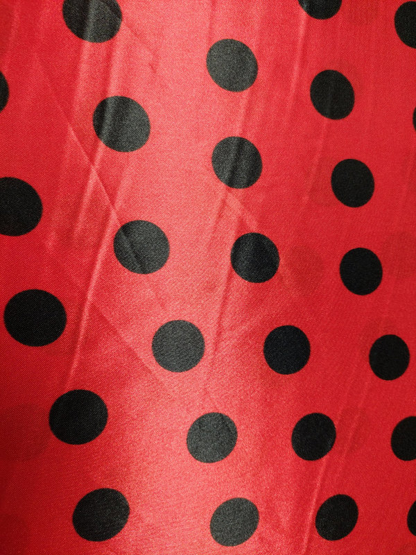 Polyester-Satin Schwarze Punkte auf rotem Untergrund